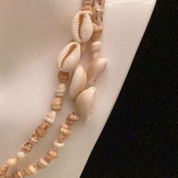 Vintage , Bohemian Shell Necklace 32 inches - Picture 2 of 2